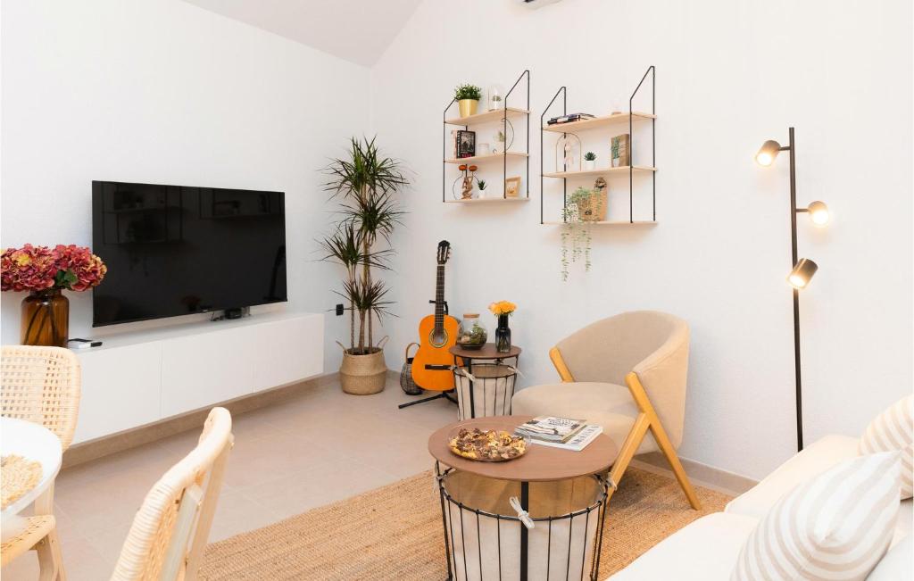 2 Bedroom Beautiful Home In Nerezisca photo 3