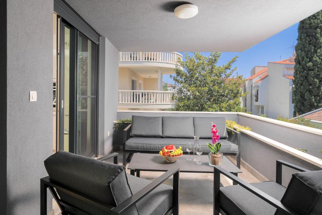 Stunning KASUNI Beach Apartments in Split — photo 1