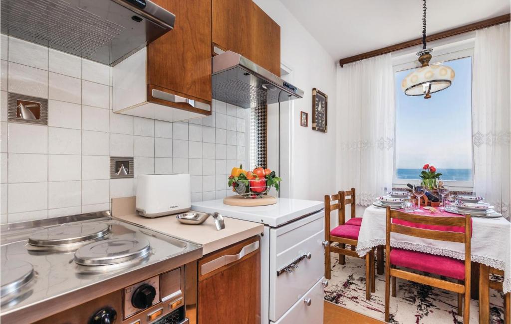 2 Bedroom Amazing Apartment In Lovran photo 3