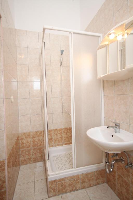 Apartment Metajna 6336b photo 3
