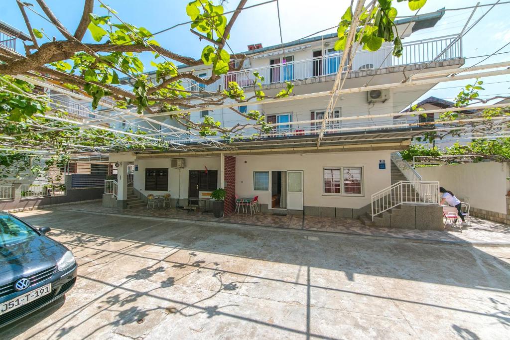 Apartments by the sea Podaca — photo 1