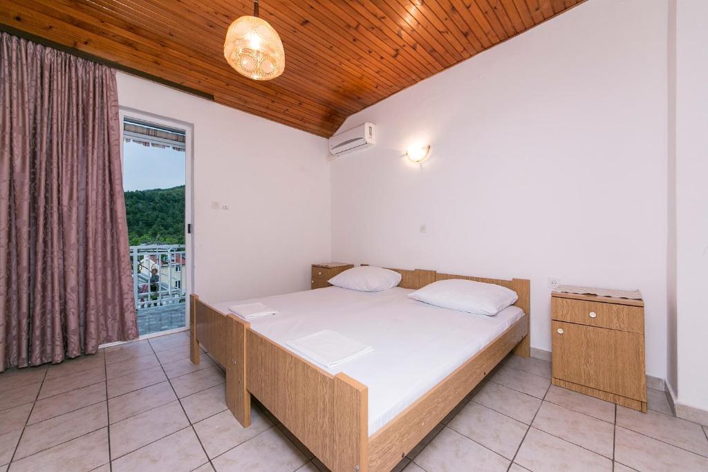 Apartments by the sea Podaca photo 2