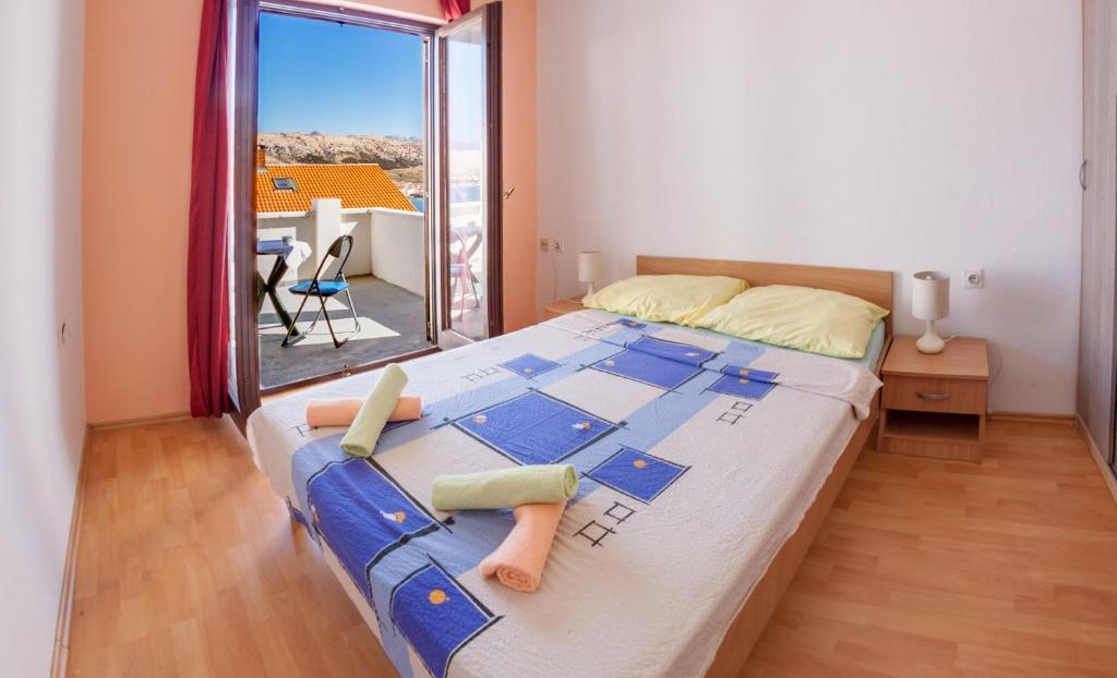 Apartments and rooms with parking space Pag - 13355 photo 2