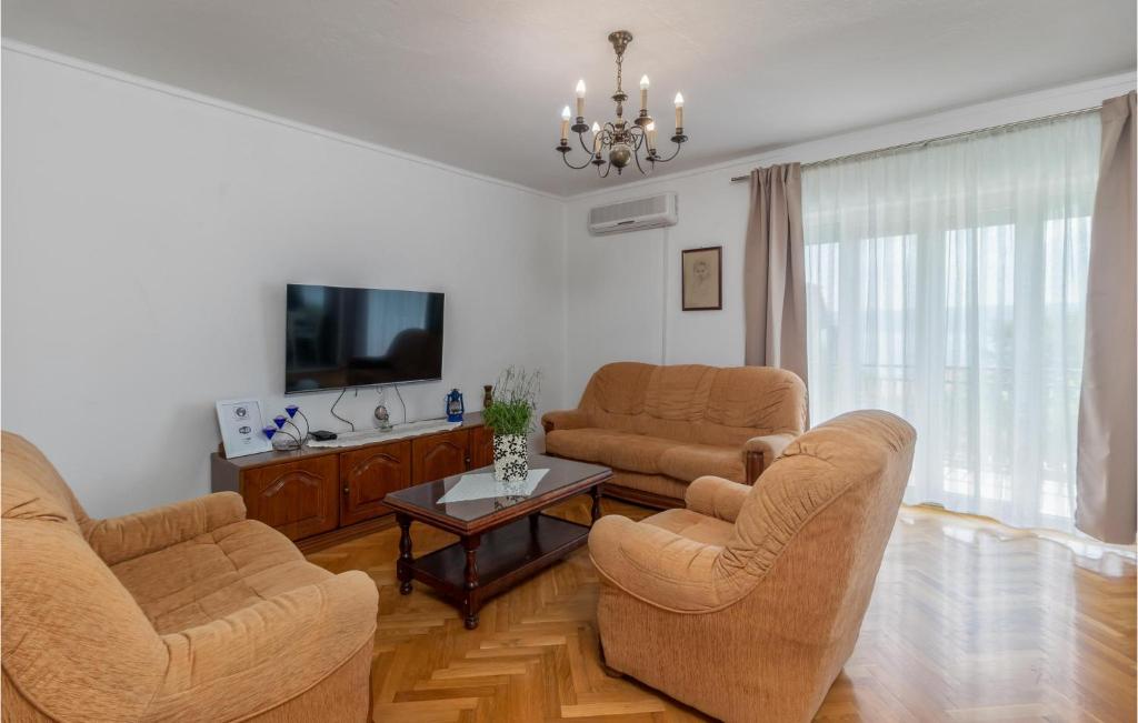 2 Bedroom Lovely Apartment In Novi Vinodolski photo 2