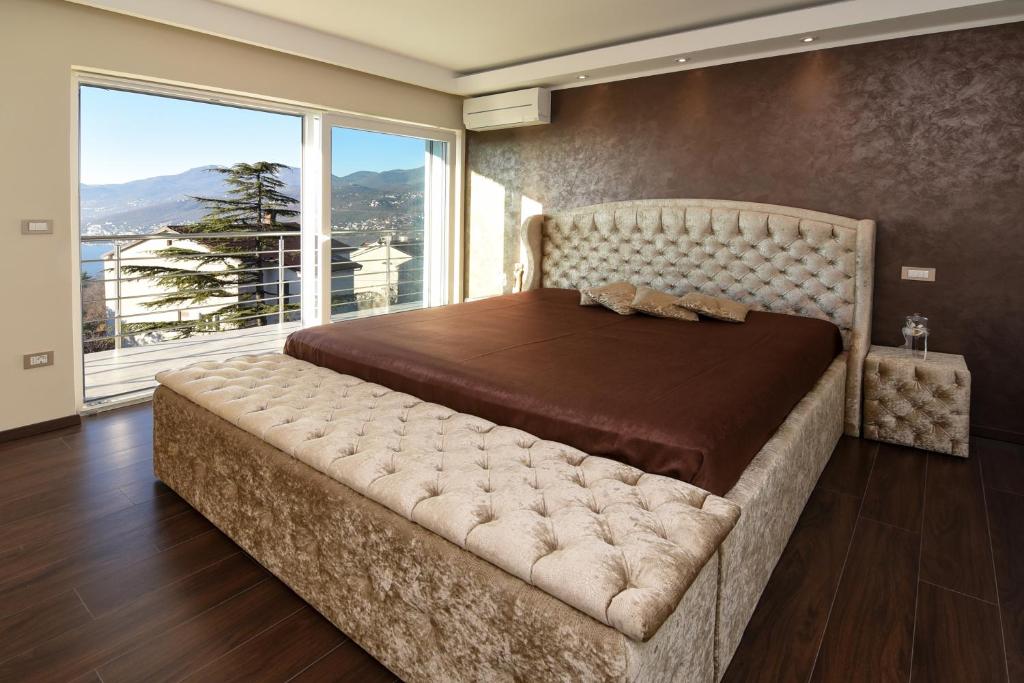 Villa Maelynn Opatija with Heated Pool and Sea View photo 2