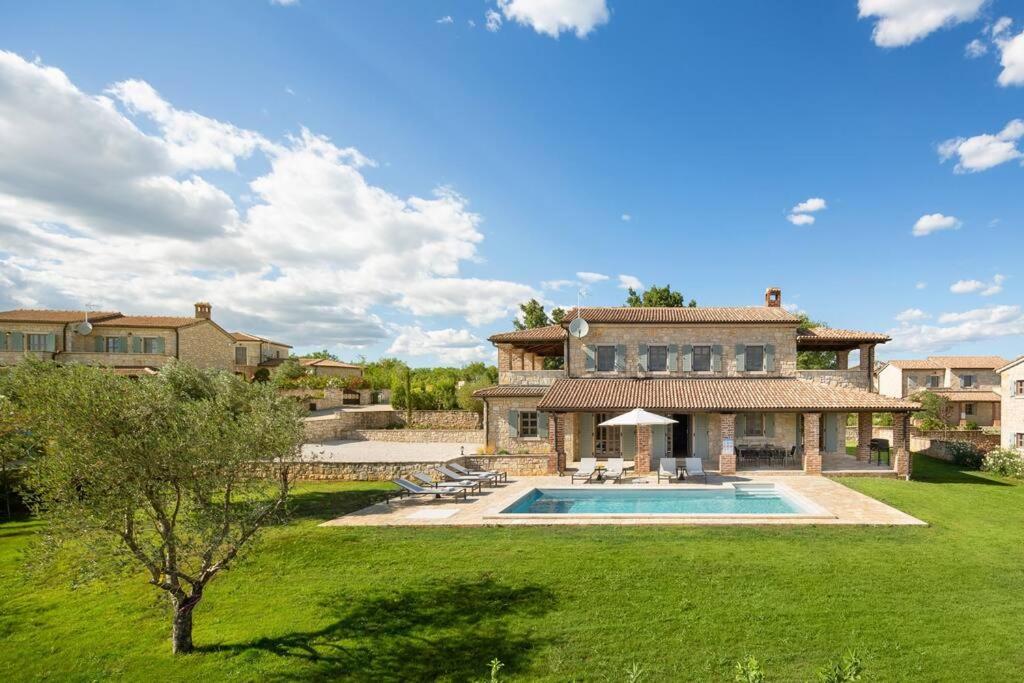 Rustic Villa Sylbum with a pool in istria — photo 1