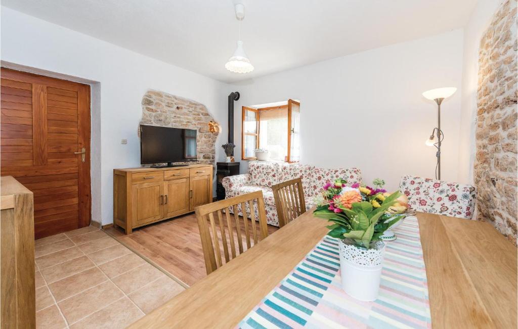 Three-Bedroom Holiday Home In Mratovo photo 2