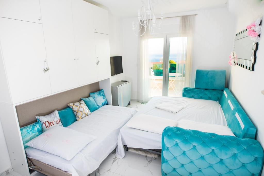 Sea view luxury studio apartment photo 2