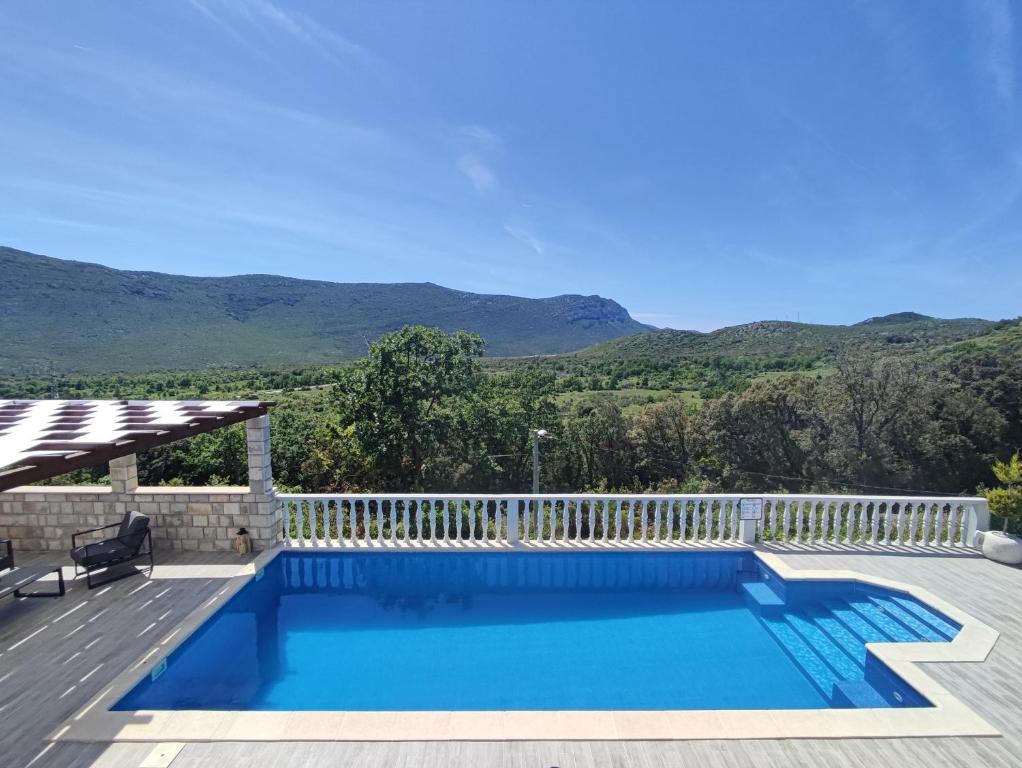 Sunny Hill — photo 1
