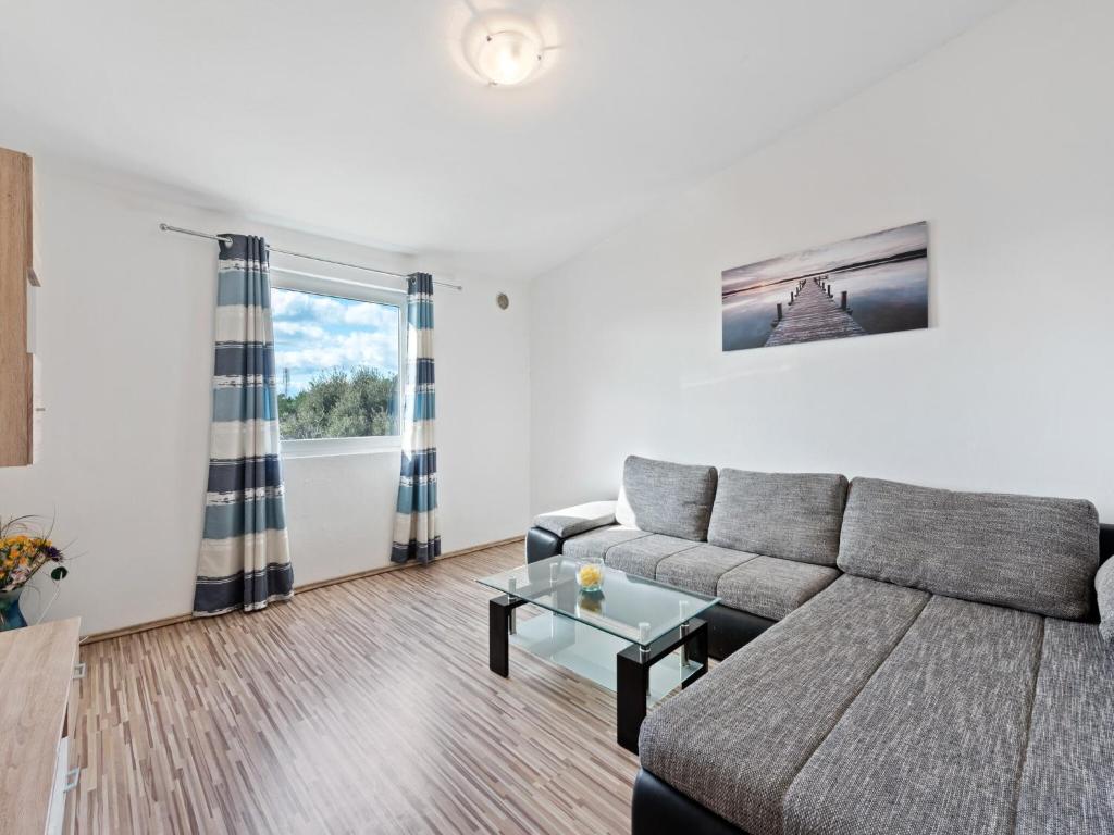 Simplistic Apartment in Vir with Garden photo 2