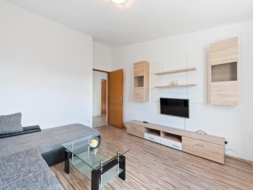 Simplistic Apartment in Vir with Garden photo 3