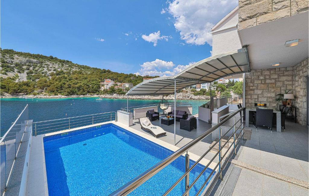 4 Bedroom Cozy Home In Razanj photo 3