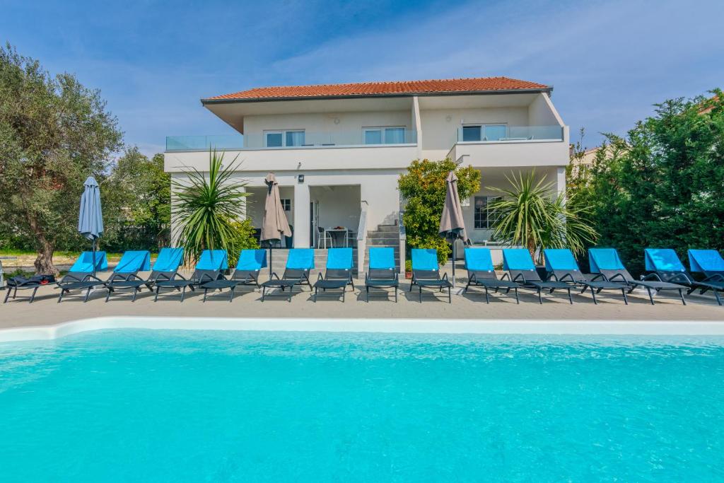 ROYAL CHOICE WITH POOL photo 2