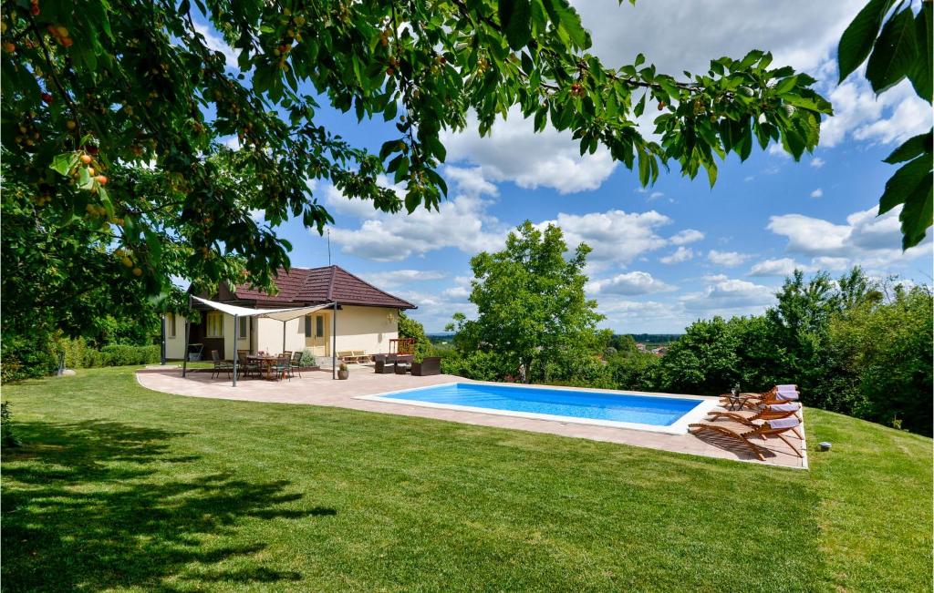 Three-Bedroom Holiday Home In Ludbreg — photo 1
