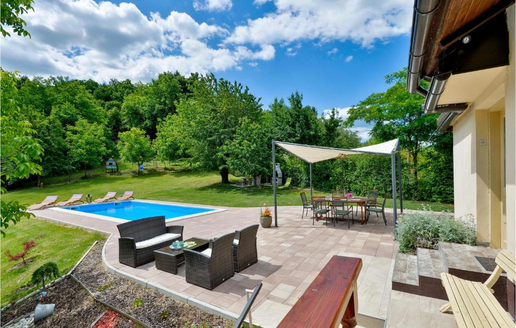 Three-Bedroom Holiday Home In Ludbreg photo 3