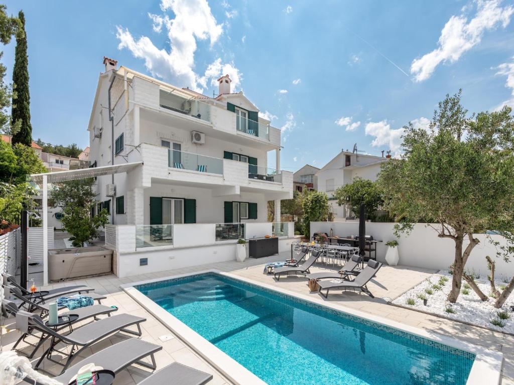Apartment in Slatine with Terrace — photo 1
