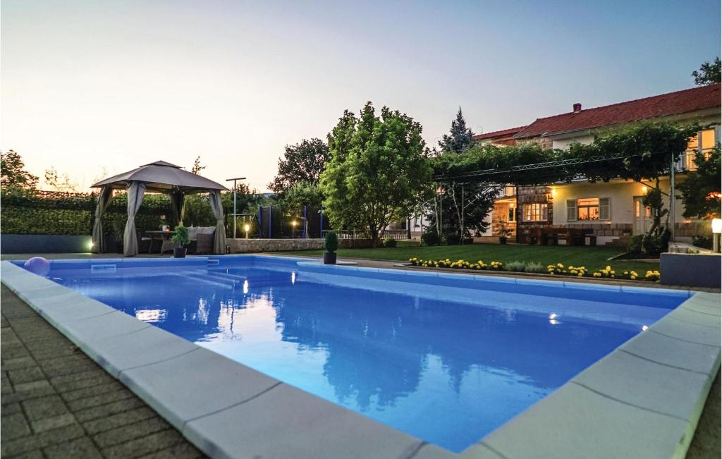 Five-Bedroom Holiday Home In Vinjani Donji — photo 1