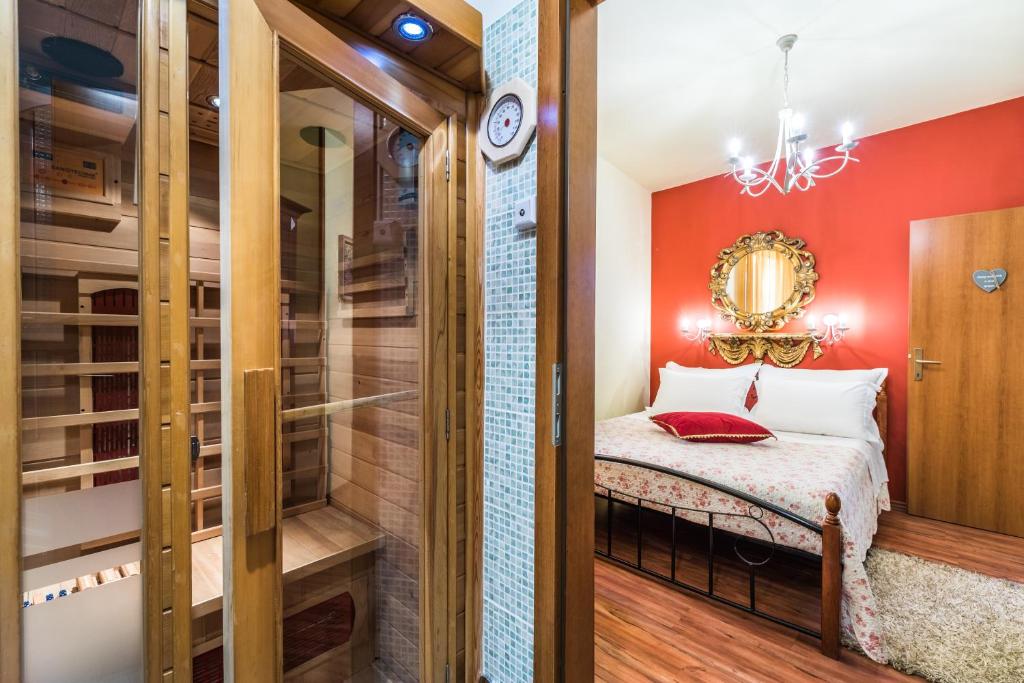 Emperor's Suites photo 2