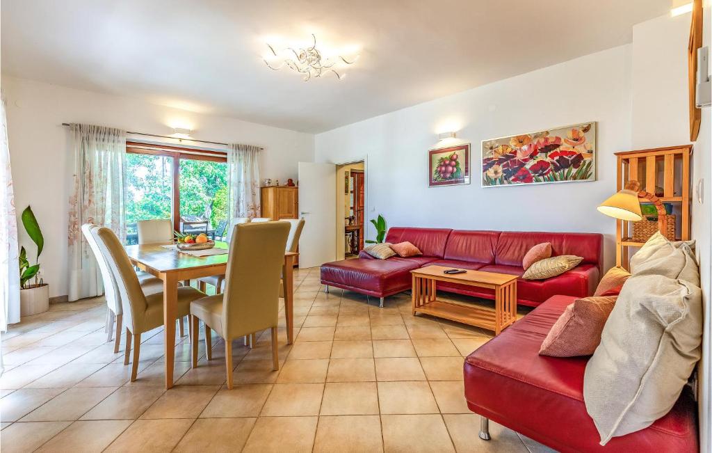 Amazing Home In Medulin With Wifi photo 3
