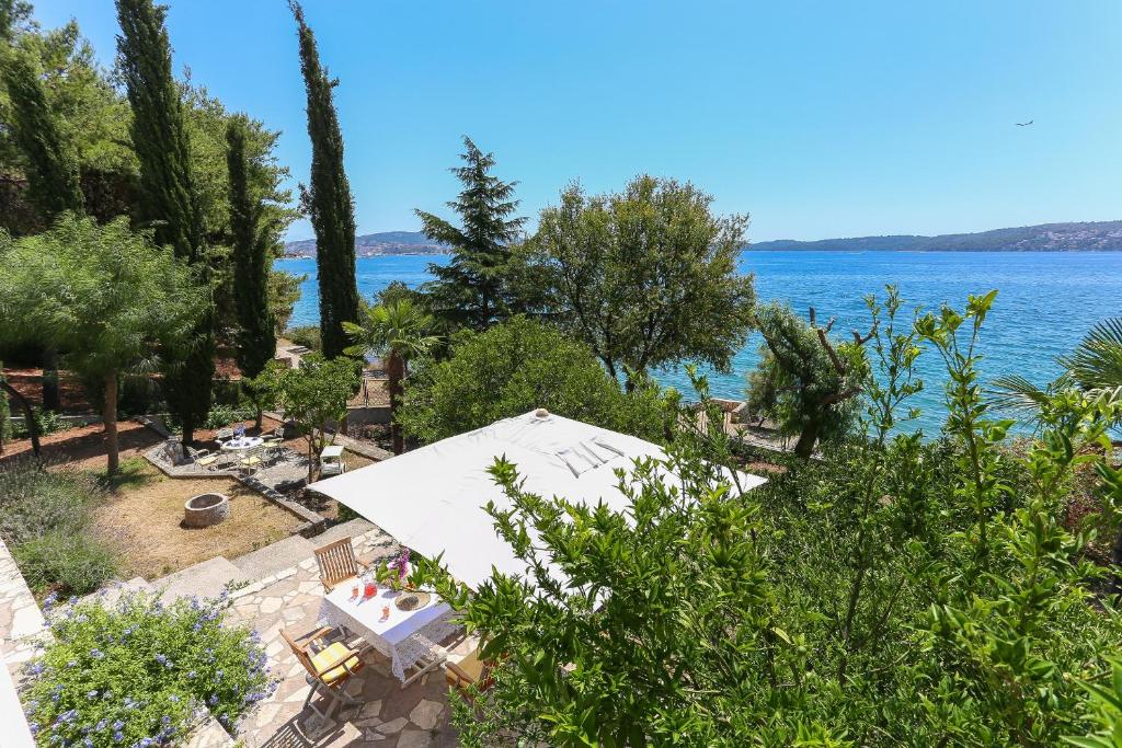 Secret Garden Barada Beach Apartment — photo 1