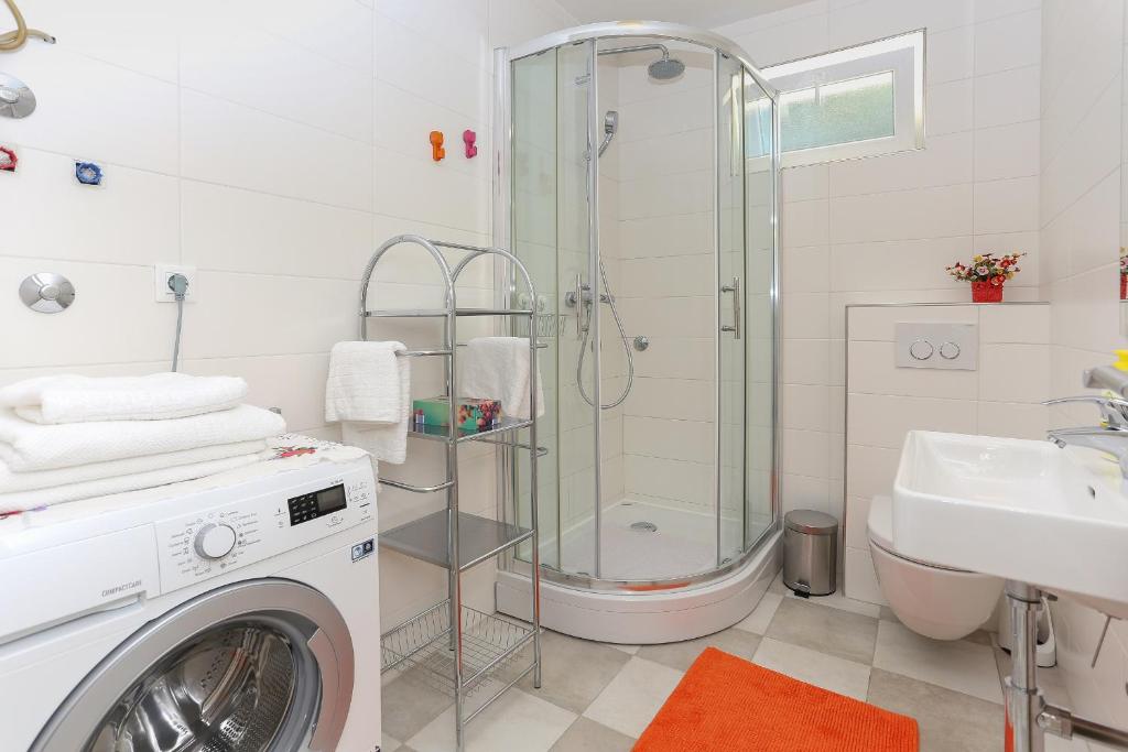 Secret Garden Barada Beach Apartment photo 3