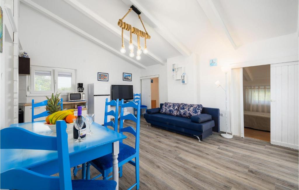 Three-Bedroom Apartment In Porec photo 3
