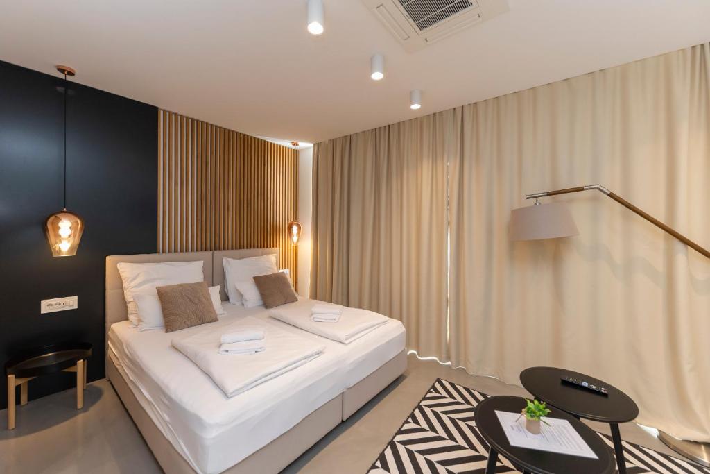 White Rooms by Belmont Realty photo 2