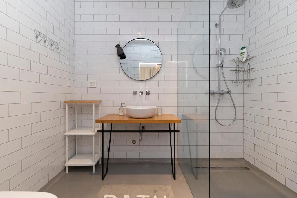 White Rooms by Belmont Realty photo 3