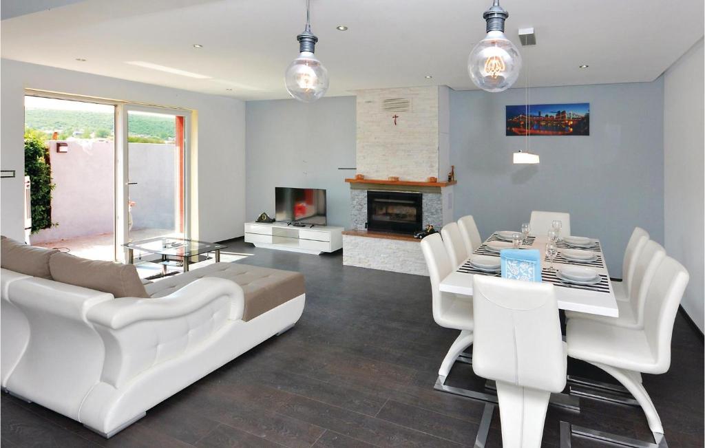 Gorgeous Home In Trilj photo 2