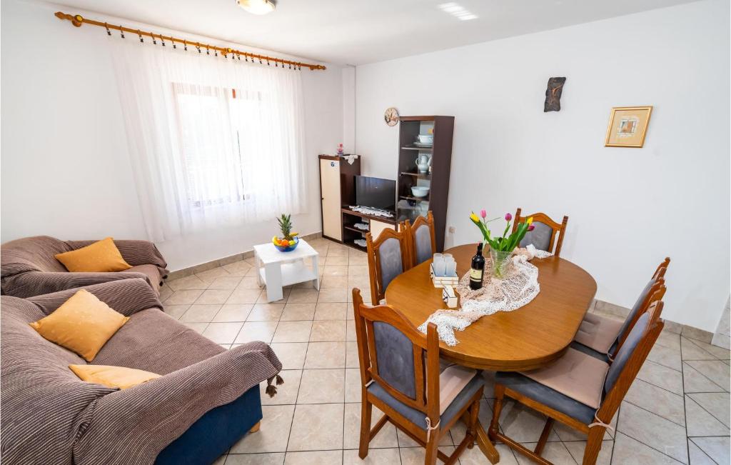 Stunning Apartment In Maslenica photo 3