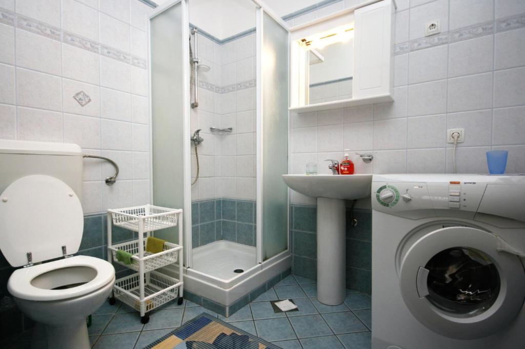 Apartments with parking space Vantacici photo 3