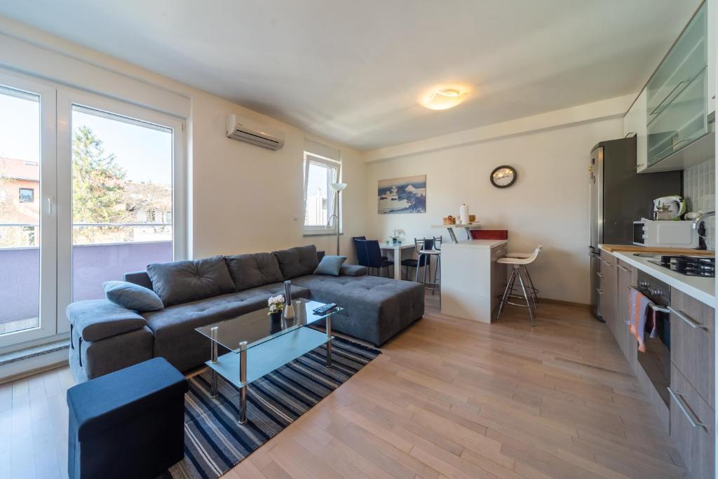 SUPER PetrovA Apartment — photo 1