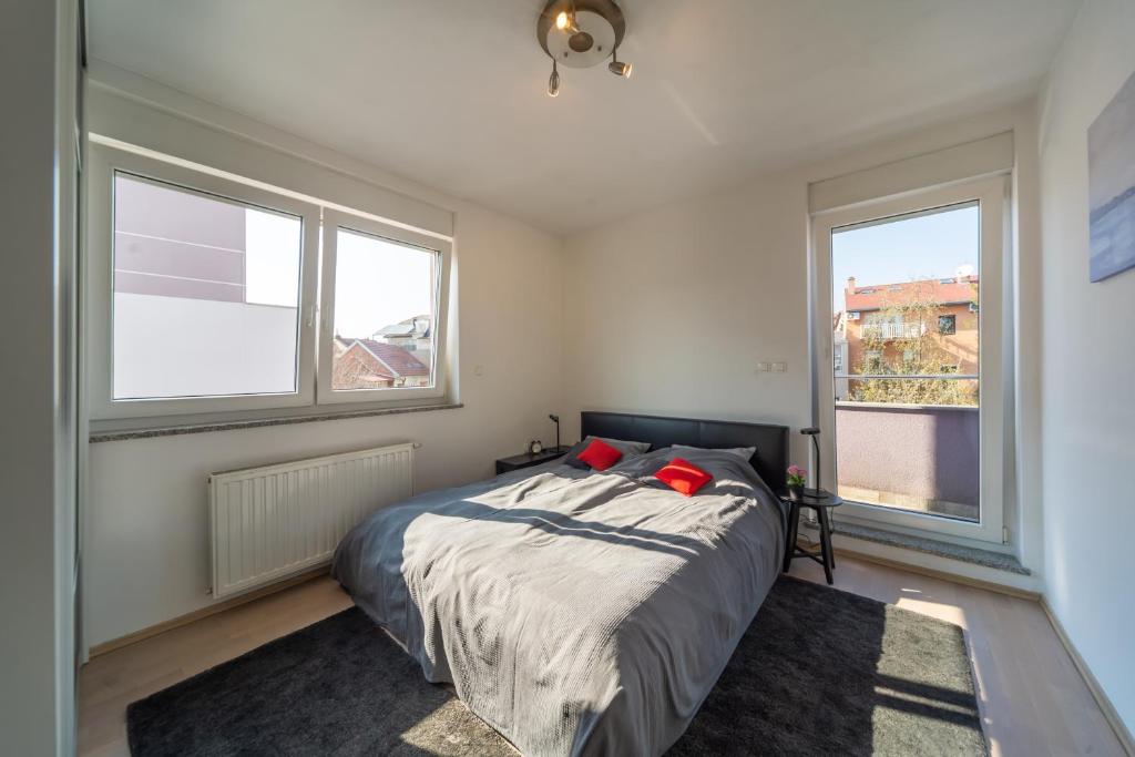 SUPER PetrovA Apartment photo 2