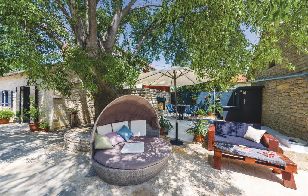 Two-Bedroom Holiday Home In Pridraga photo 2