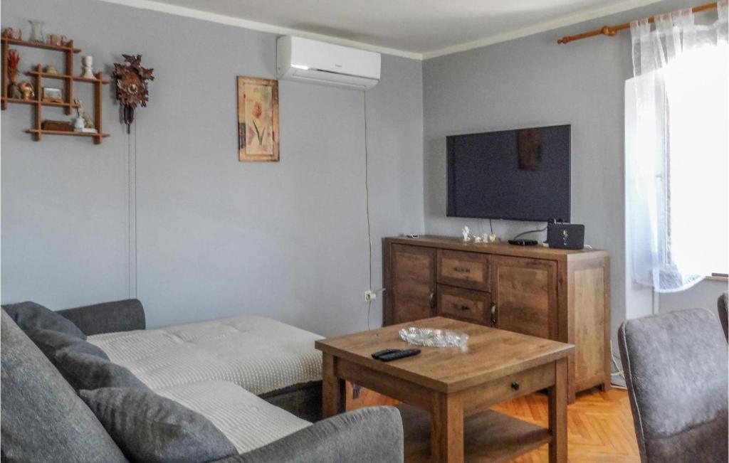 Awesome Apartment In Unije With Wifi photo 2