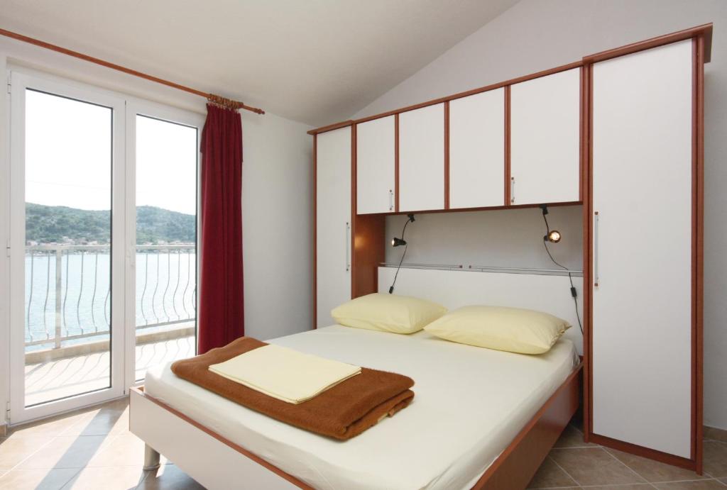 Apartments by the sea Tisno photo 2