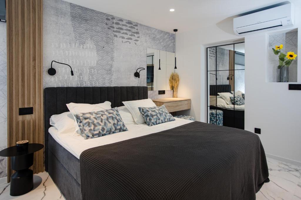 Sunset Bay luxury apartment photo 2