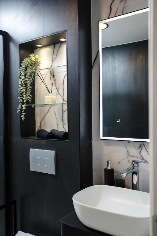 Sunset Bay luxury apartment photo 3