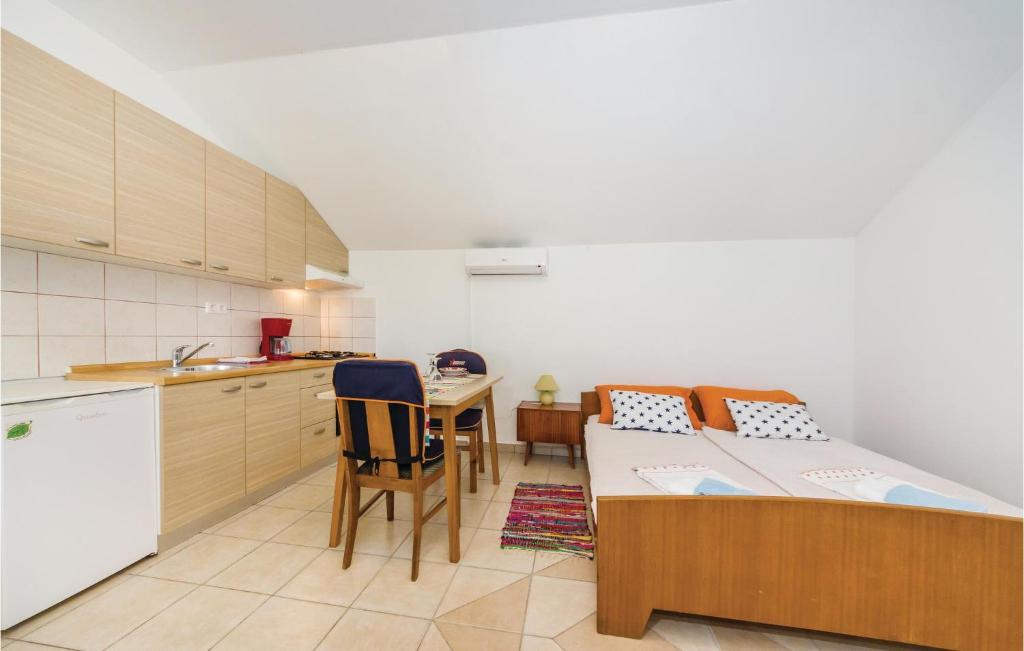 Beautiful Apartment In Vrana With Wifi photo 2