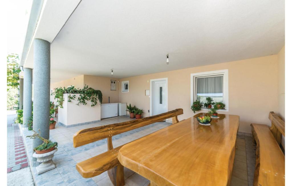 Beautiful Apartment In Vrana With Wifi photo 3