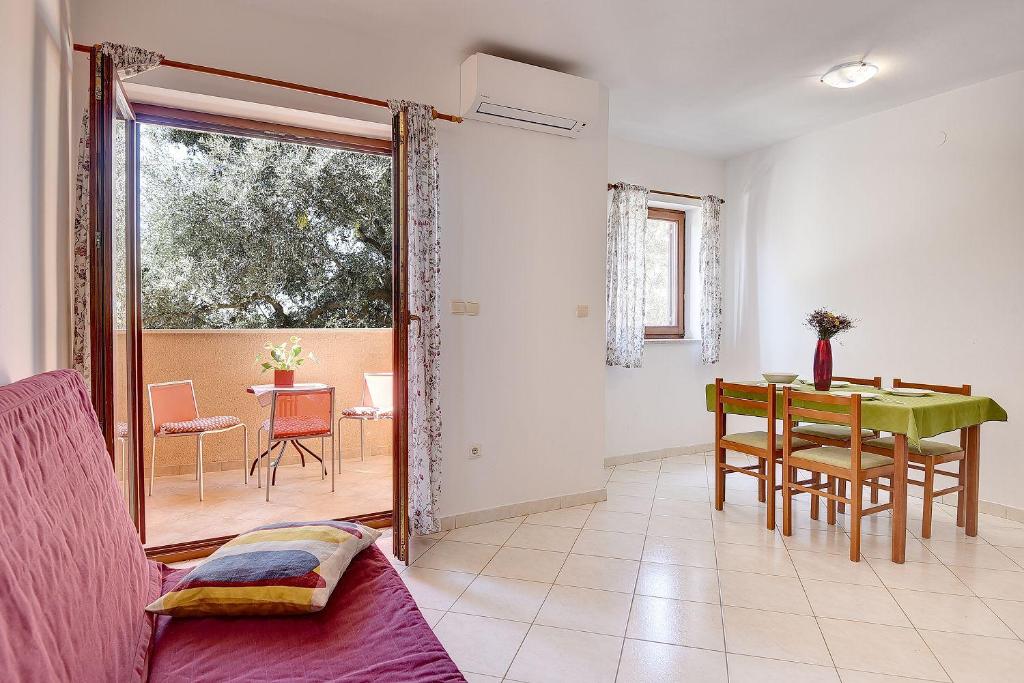 Schöne Ferienwohnung nur 100 Meter bis zum Strand in Medulin mit Klima photo 3