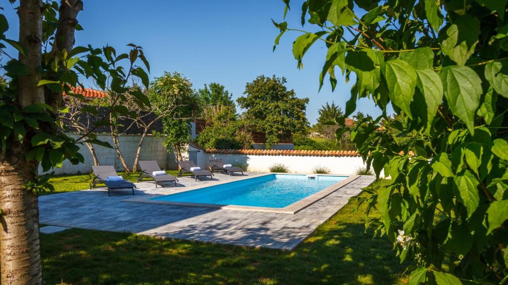 Stone house Furlani with a lovely garden photo 3
