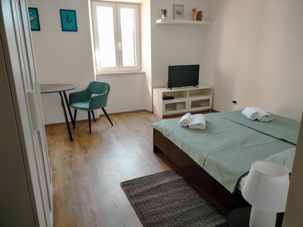 Studio apartment above promenade w terrace & parking photo 2