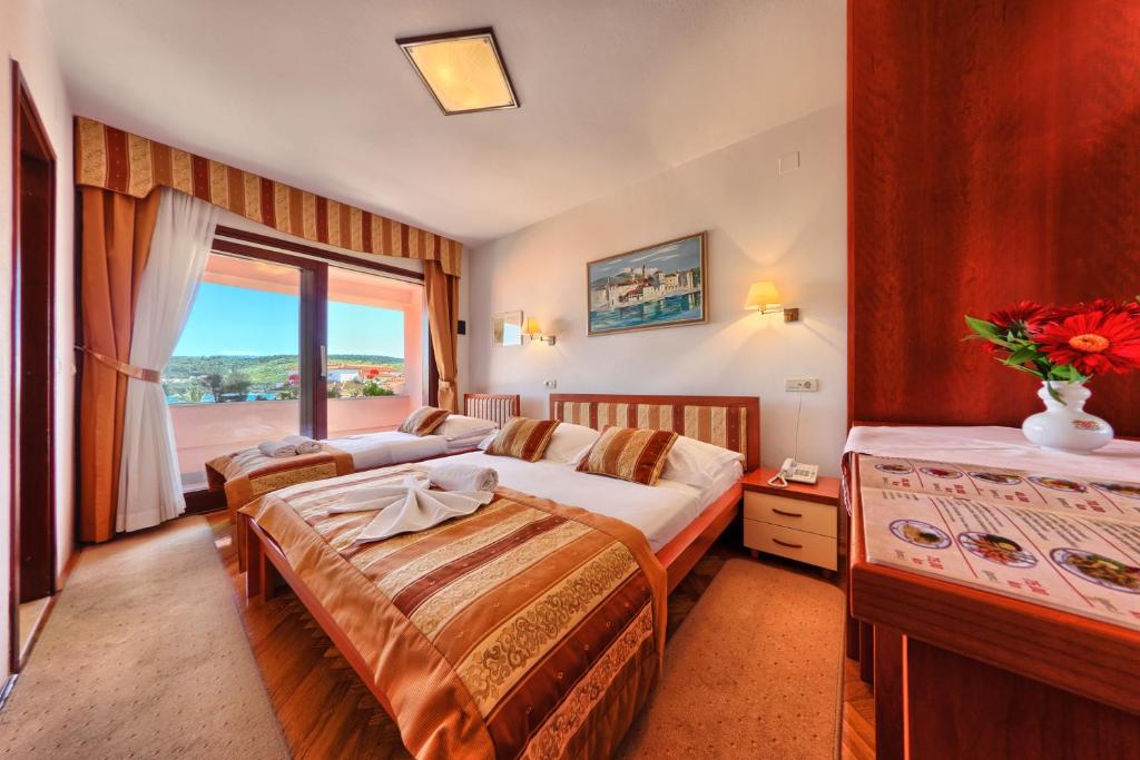 Hotel Trogirski Dvori photo 2