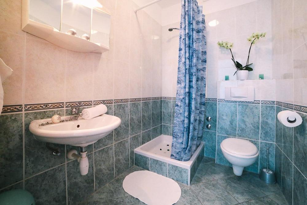 Studio Apartment in Duce with Sea View photo 3