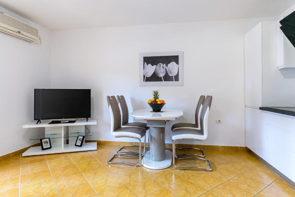 Senad - Apartment VELIKI - MPolo — photo 1