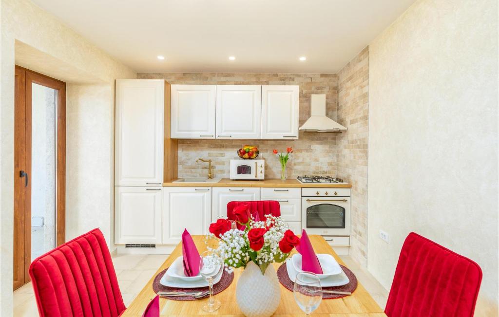 Cozy Home In Rojnici With Wifi photo 3