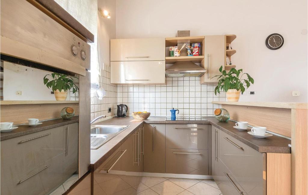 Awesome Apartment In Pula With Wifi photo 2