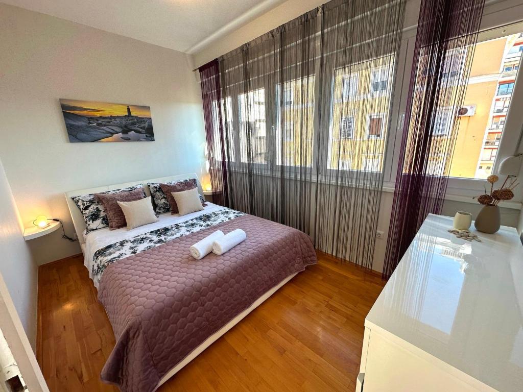 Spacious 3BDR App in Center "Sunny Bayside" photo 2