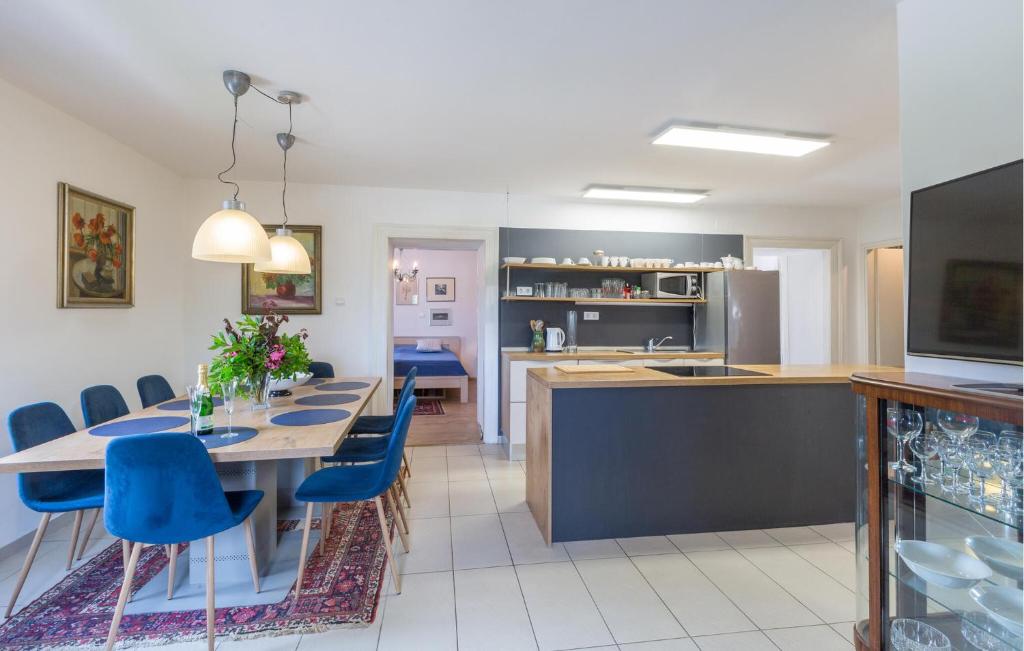 Lovely Apartment In Porec With Kitchen photo 2